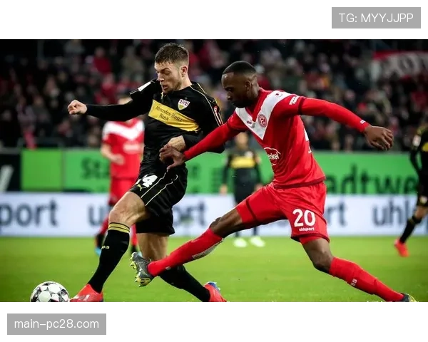 法兰克福、斯图加特与勒沃库森有意后防巨擘，拜仁面临竞争